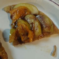 A picture of Apple and Cheese Dessert Pizza.