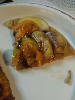 A picture of Apple and Cheese Dessert Pizza.