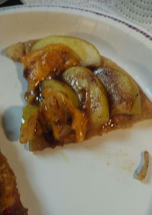 A picture of Apple and Cheese Dessert Pizza.