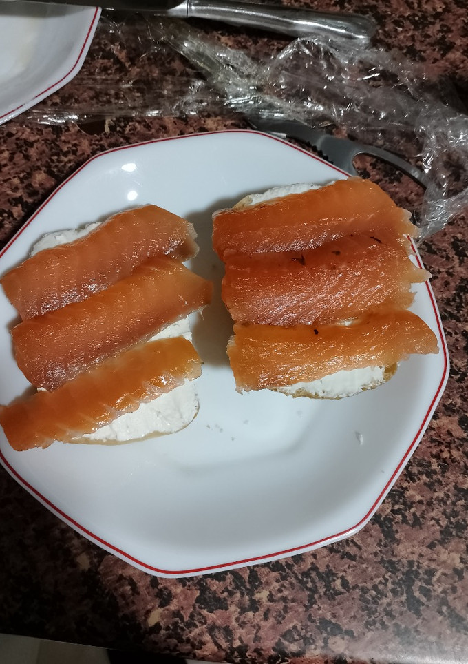 Una foto de Tosta de salmón ahumado