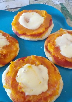Una foto de Pizzetas con calabaza