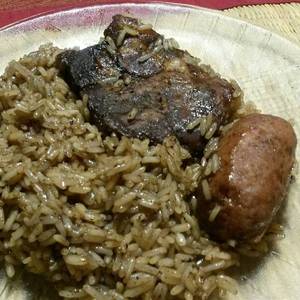 Bondiola y chorizo con arroz y azúcar negra