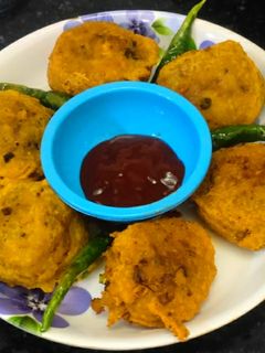 बटाटा बड़ा(batata vada recipe in hindi) रेसिपी मुख्य फोटो