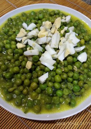 Una foto de Guisantes en salsa de sobreuso de mi abuela Trini