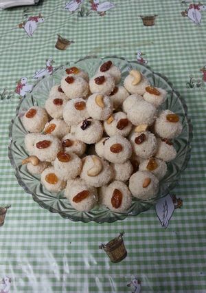 A picture of Coconut Semolina Ladoos..