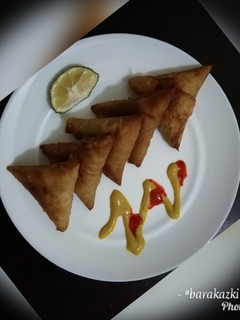 A picture of Veggie samosa.