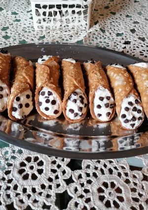 A picture of Sicilian Cannoli.