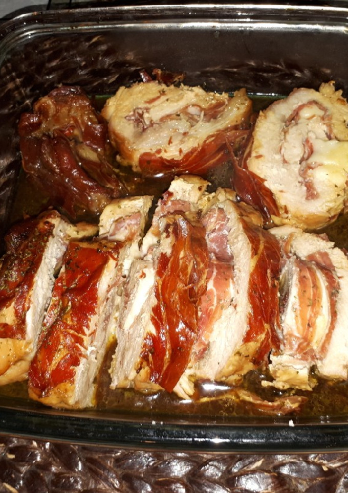 Una foto de Lomo relleno de jamón serrano y queso