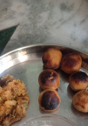 बाटी और चोखा (bati aur chokha recipe in Hindi) रेसिपी मुख्य फोटो