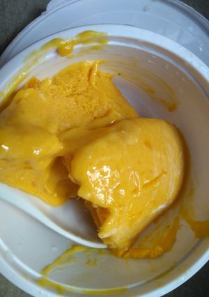 A picture of Mango ice-cream.