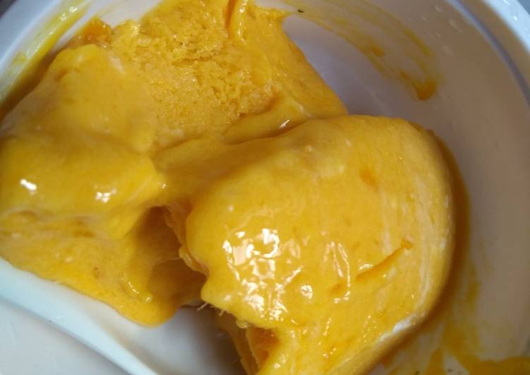 Mango ice-cream
