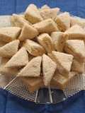 Sandwiches de surimi y huevo