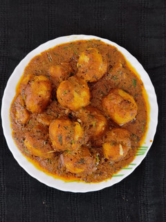 ભરેલા બટાકા નું શાક (Bharela Bataka Shak Recipe In Gujarati) રેસીપી મુખ્ય ફોટો