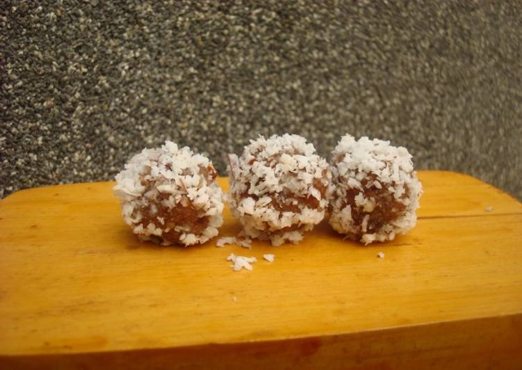 Recipe of Favorite Paleo: Date Coconut Balls