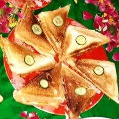 A picture of Chicken cheese sandwich.