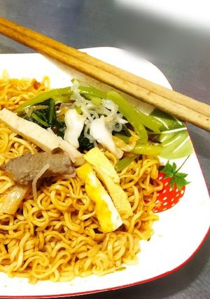 Hình của món Mì tương đen phiên bản mì gói.