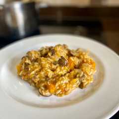 Una foto de Risotto de calabaza y champiñones