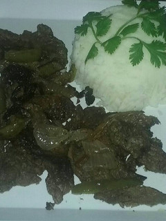 Una foto de Bistec Encebollado (a mi estilo)