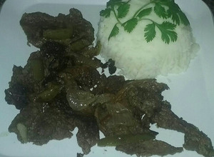 Una foto de Bistec Encebollado (a mi estilo)