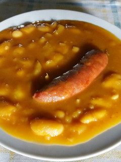 Una foto de Judías blancas con chorizo🍜