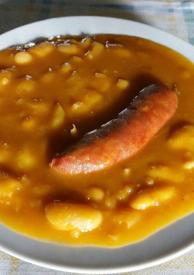 Una foto de Judías blancas con chorizo🍜