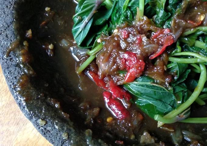 Sambel Brambang Asem Lalap Daun Ubi