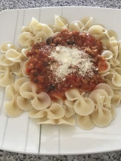 Una foto de Corbatas con salsa de tomates vegetariana
