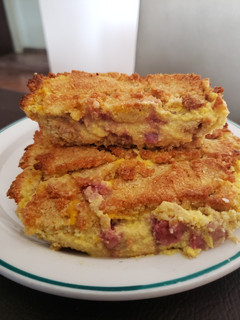 Una foto de Postre relleno de crema pastelera y frutilla low carb