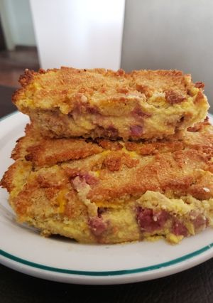 Una foto de Postre relleno de crema pastelera y frutilla low carb
