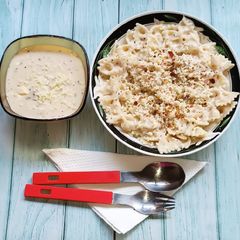 A picture of Farfalle Pasta in Cheesy White Sauce.
