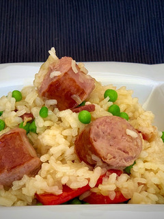 Una foto de Arroz con butifarra y puntas de jamón