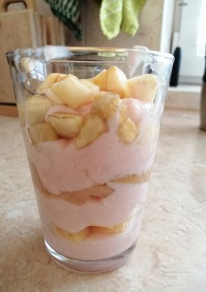 Gyümölcsös pohárkrém recept fotója