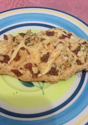 Una foto de Palitos de ajo con salame y queso
