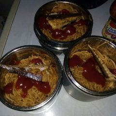 A picture of Spaghetti jolof with fish.