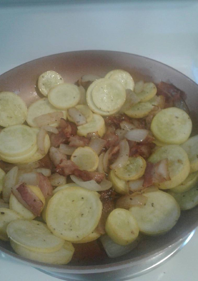 A picture of Summer squash with bacon.