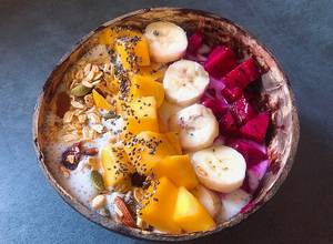 Hình của món Eatclean/ Smoothie bowl (Sữa chua, Chuối, Xoài, Thanh Long, Hạnh Nhân, Granola).