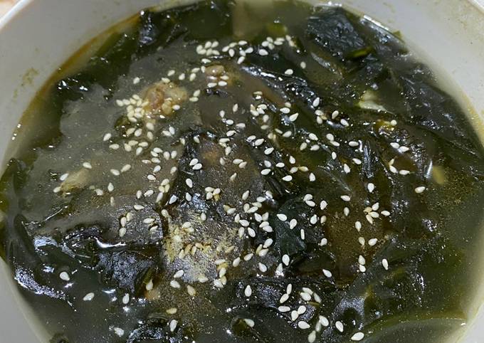 Cara Gampang Menyajikan Sup Rumput Laut yang Bikin Ngiler