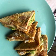 A picture of French toasts and avocado.