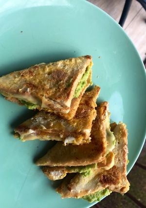A picture of French toasts and avocado.
