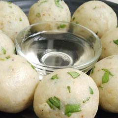 A picture of Rice balls.