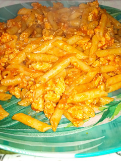 Una foto de Macarrones con carne picada de pollo