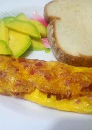 Una foto de Omelette con salchichón😊