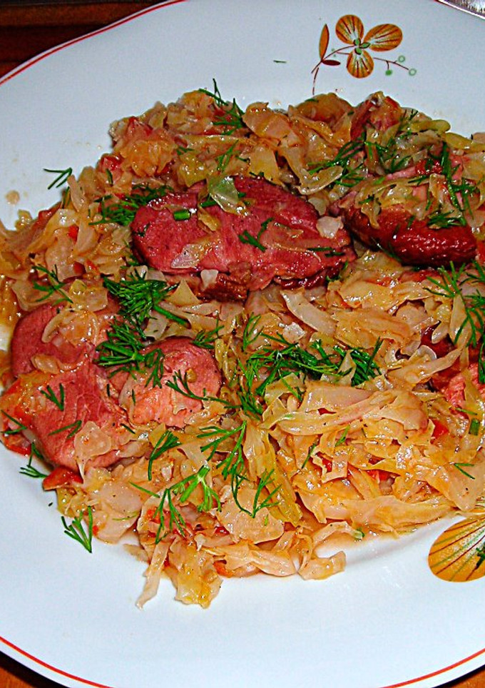 Una foto de Col blanco con carne de pavo ahumada Rumania
