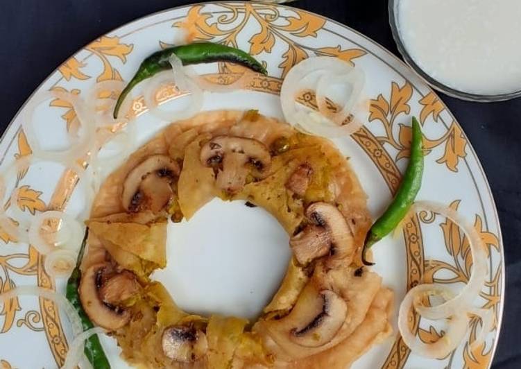 Recipe of Homemade Three layered Matar Mushroom Paratha