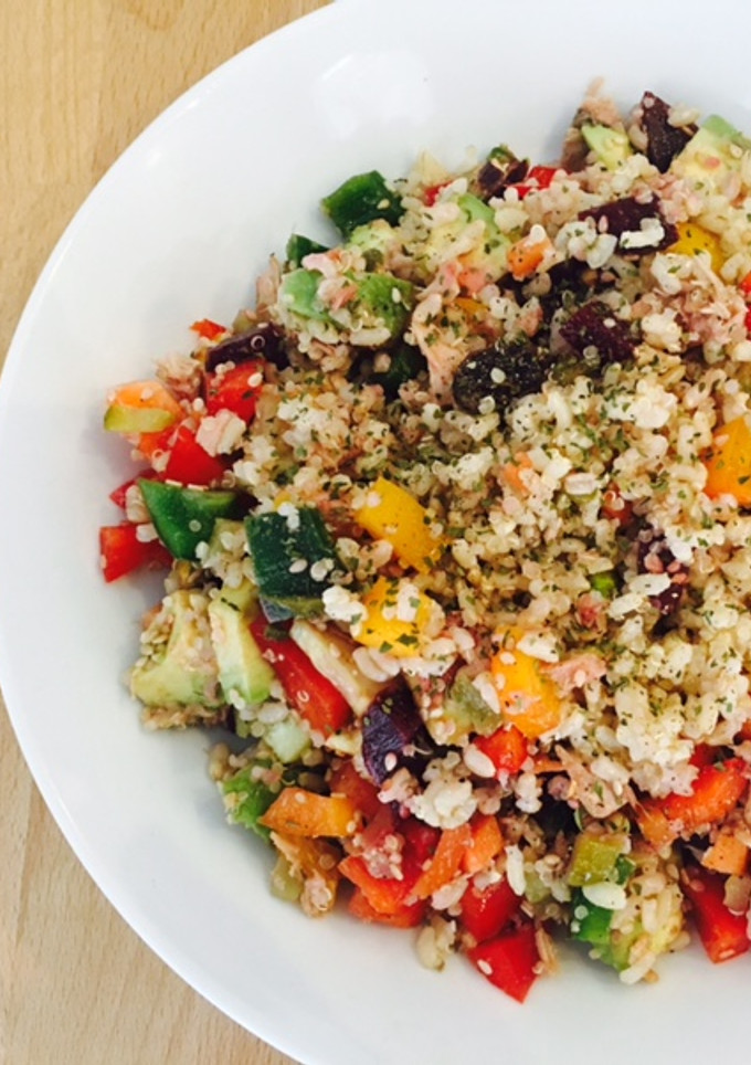 Una foto de Ensalada multicolor de quinoa y arroz integral