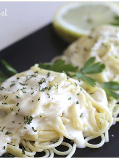 Una foto de Espaguetis con crema de limón