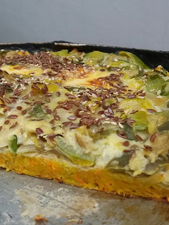 Una foto de Tarta de zapallitos con masa de zanahoria