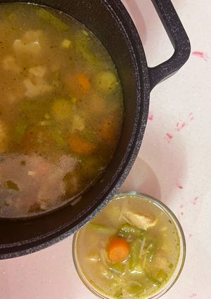 صورة لوصفة شوربة خضار بالدجاج وشعيرية ماجي