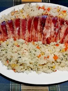 Kolbásszal töltött szűzpecsenye sárgarépás, kukoricás rizzsel recept fotója