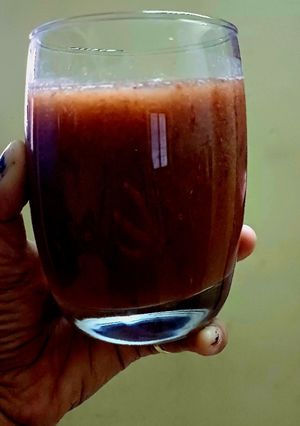A picture of Raisins cranberry juice.